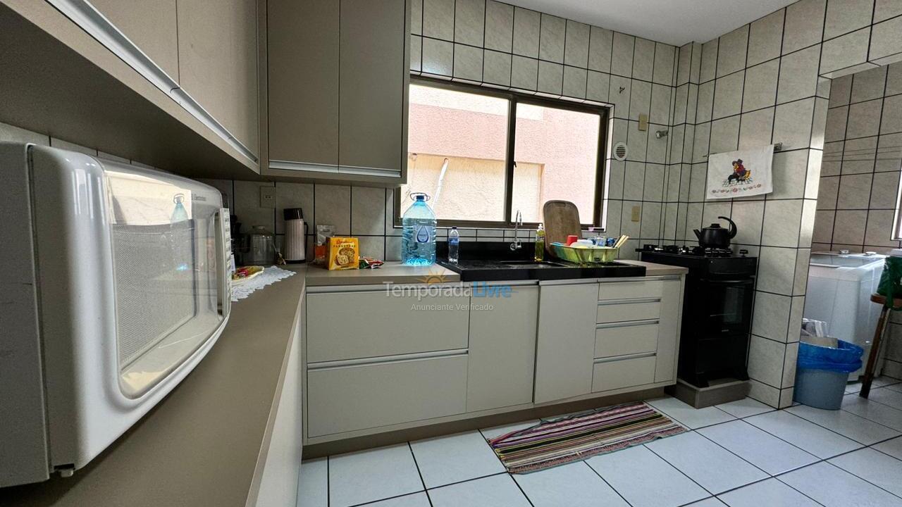 Apartamento para aluguel de temporada em Itapema (Meia Praia)