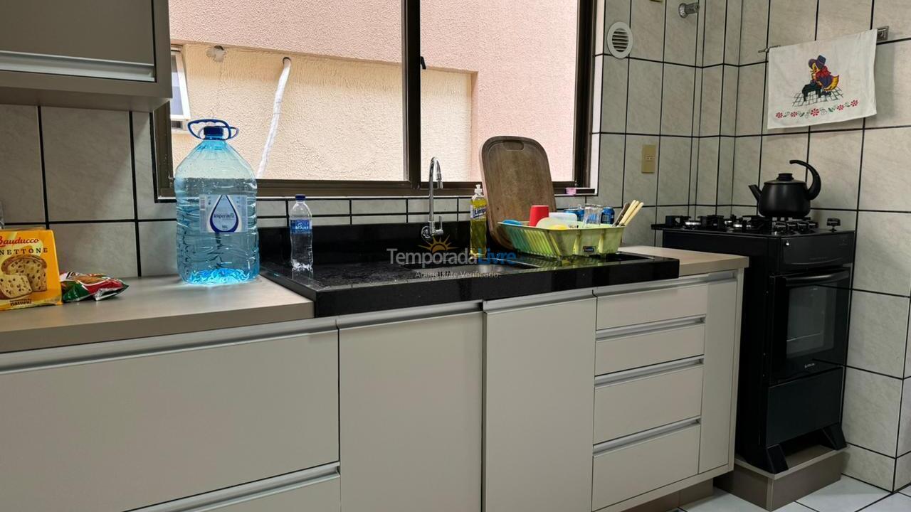 Apartamento para aluguel de temporada em Itapema (Meia Praia)