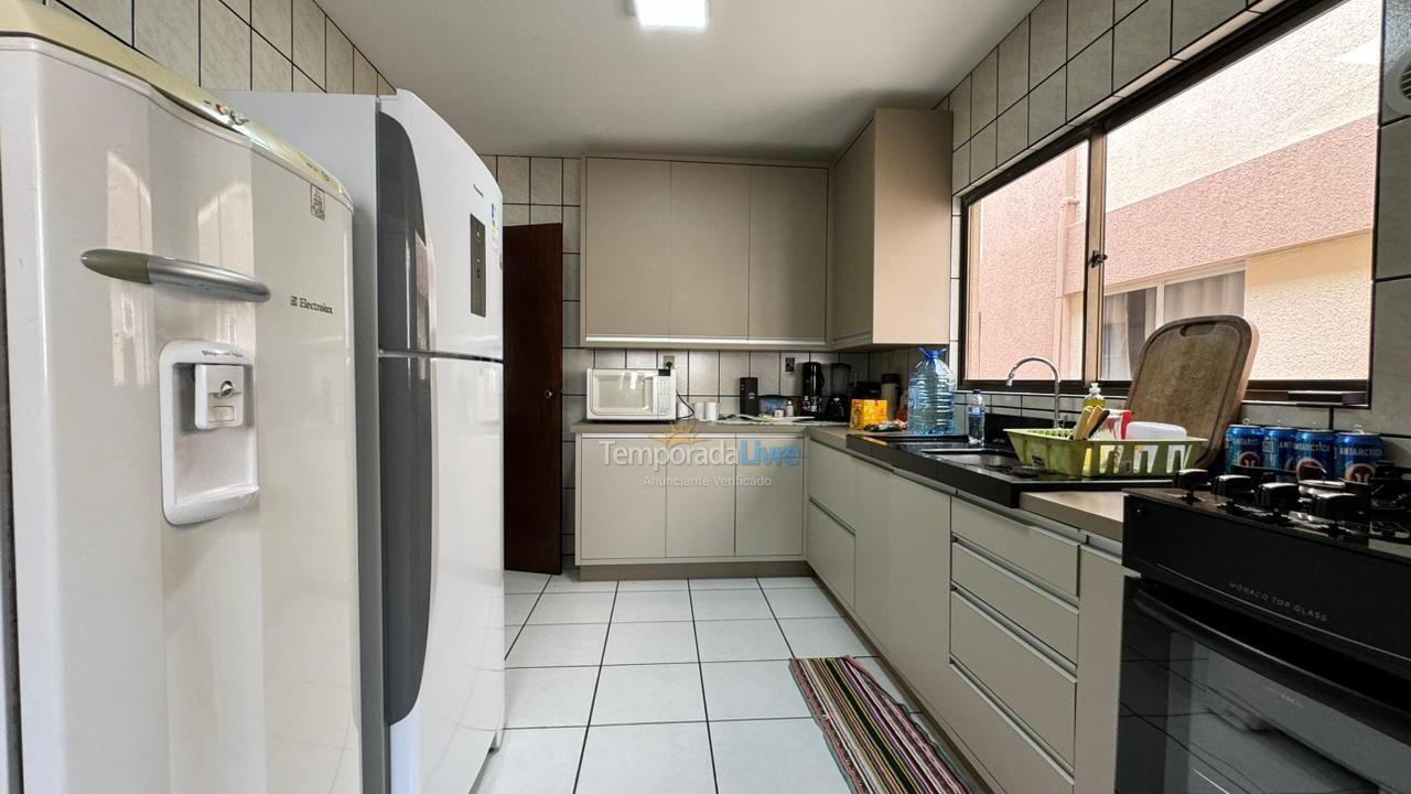 Apartamento para aluguel de temporada em Itapema (Meia Praia)