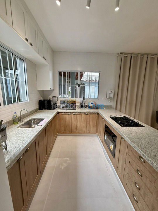 Casa para alquiler de vacaciones em Bertioga (Jardim Indaiá)