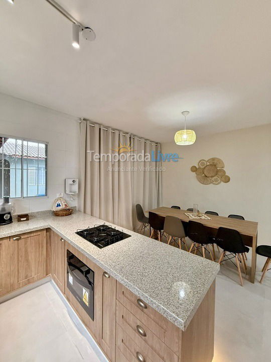 Casa para alquiler de vacaciones em Bertioga (Jardim Indaiá)