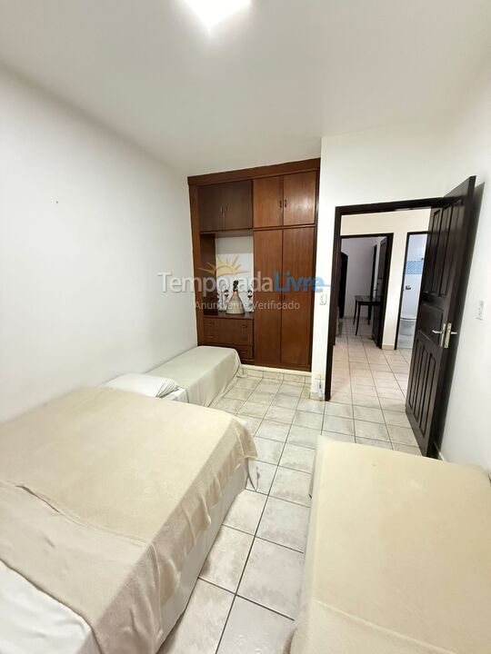 Casa para alquiler de vacaciones em Bertioga (Jardim Indaiá)