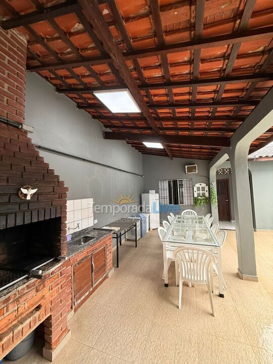 Casa para alquiler de vacaciones em Bertioga (Jardim Indaiá)