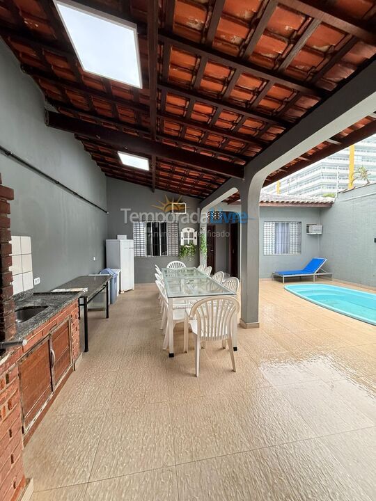 Casa para alquiler de vacaciones em Bertioga (Jardim Indaiá)