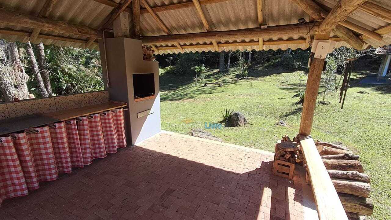 Casa para aluguel de temporada em Piquete (Meia Lua)