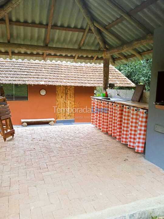 Casa para aluguel de temporada em Piquete (Meia Lua)