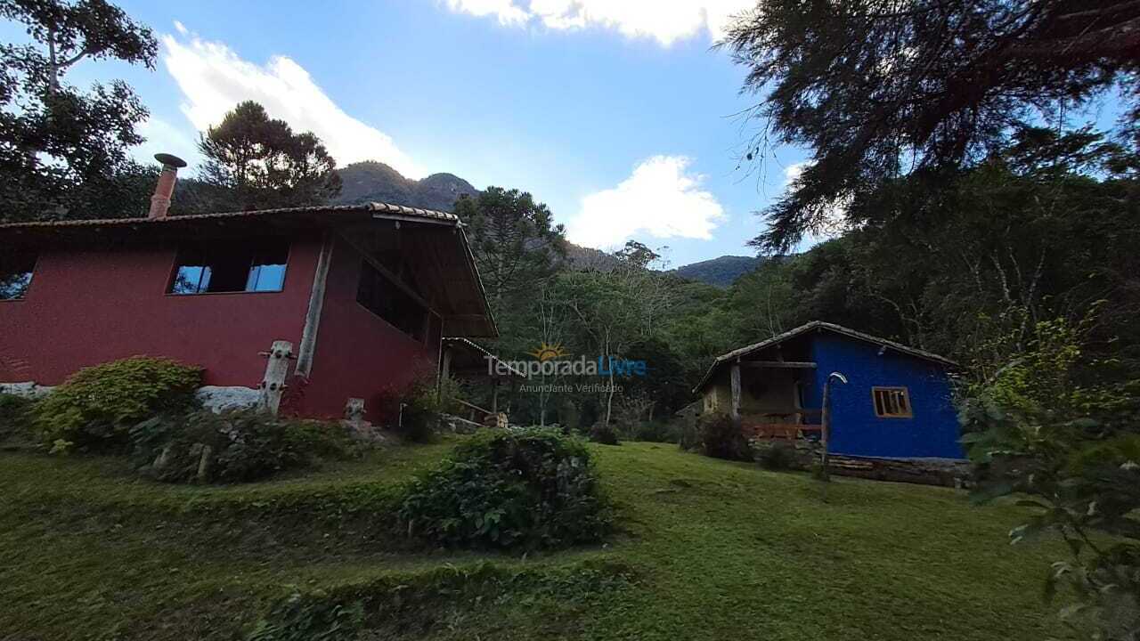 Casa para aluguel de temporada em Piquete (Meia Lua)