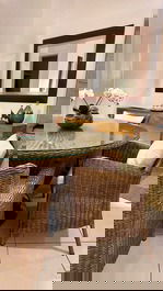 Sala jantar, com espelho 