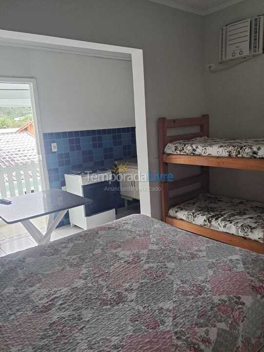 Apartamento para aluguel de temporada em Ubatuba (Praia das Toninhas)