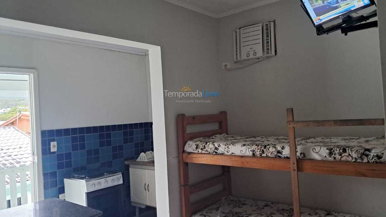 Apartamento para aluguel de temporada em Ubatuba (Praia das Toninhas)