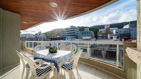 203M - Lindo apartamento a poucos metros do mar em Bombas