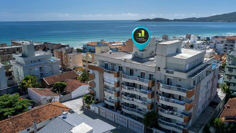 203M - Lindo apartamento a poucos metros do mar em Bombas