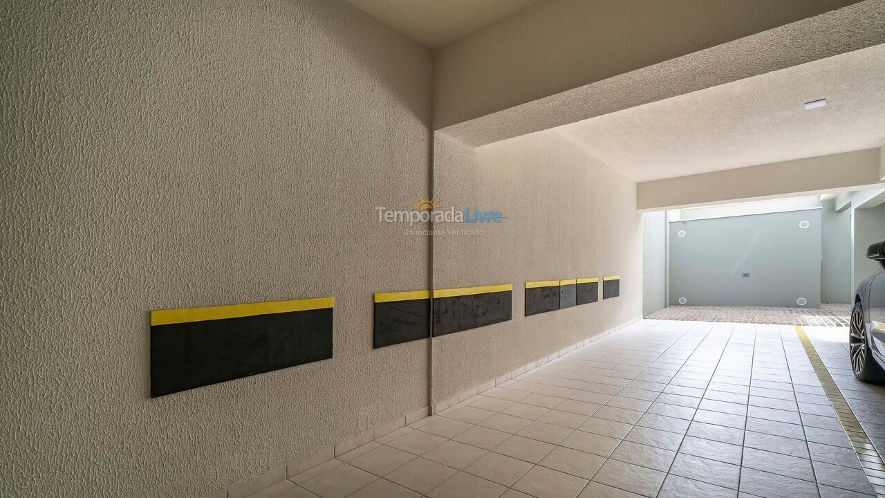 Apartamento para aluguel de temporada em Bombinhas (Praia de Bombas)