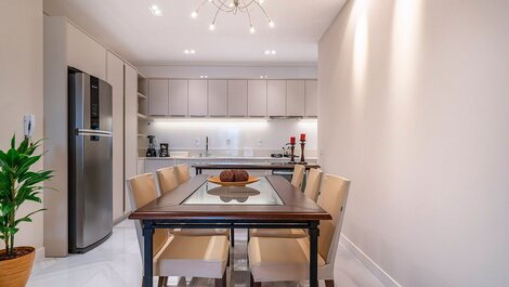 303VIE - Luxuoso apartamento 2 suítes, 2 vagas de garagem para até...