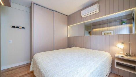 303VIE - Luxuoso apartamento 2 suítes, 2 vagas de garagem para até...