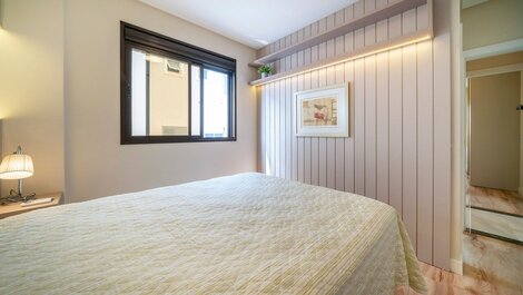 303VIE - Luxuoso apartamento 2 suítes, 2 vagas de garagem para até...