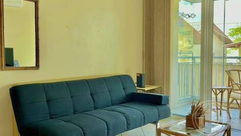 2 bedroom apartment, one and a half blocks from the beach SEASONAL