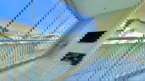 2 bedroom apartment, one and a half blocks from the beach SEASONAL