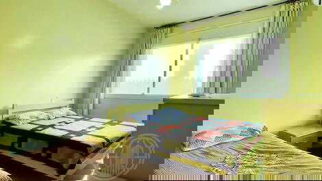 2 bedroom apartment, one and a half blocks from the beach SEASONAL