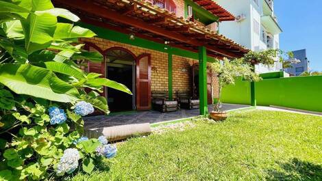 3 bedroom house with pool SEASONAL
