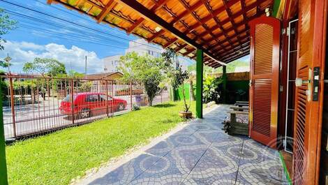 3 bedroom house with pool SEASONAL