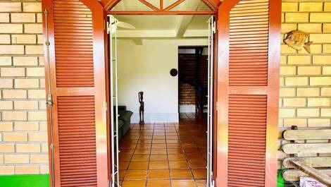 3 bedroom house with pool SEASONAL