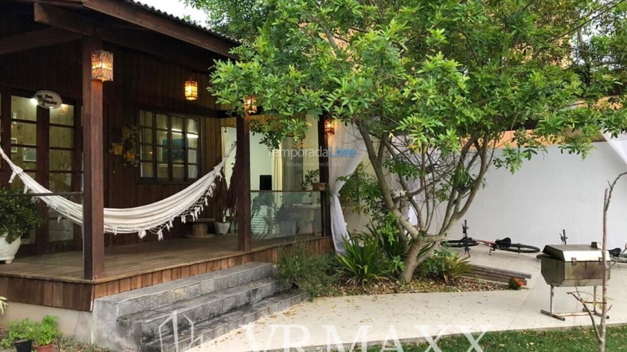 Casa para aluguel de temporada em Bombinhas (Praia de Zimbros)