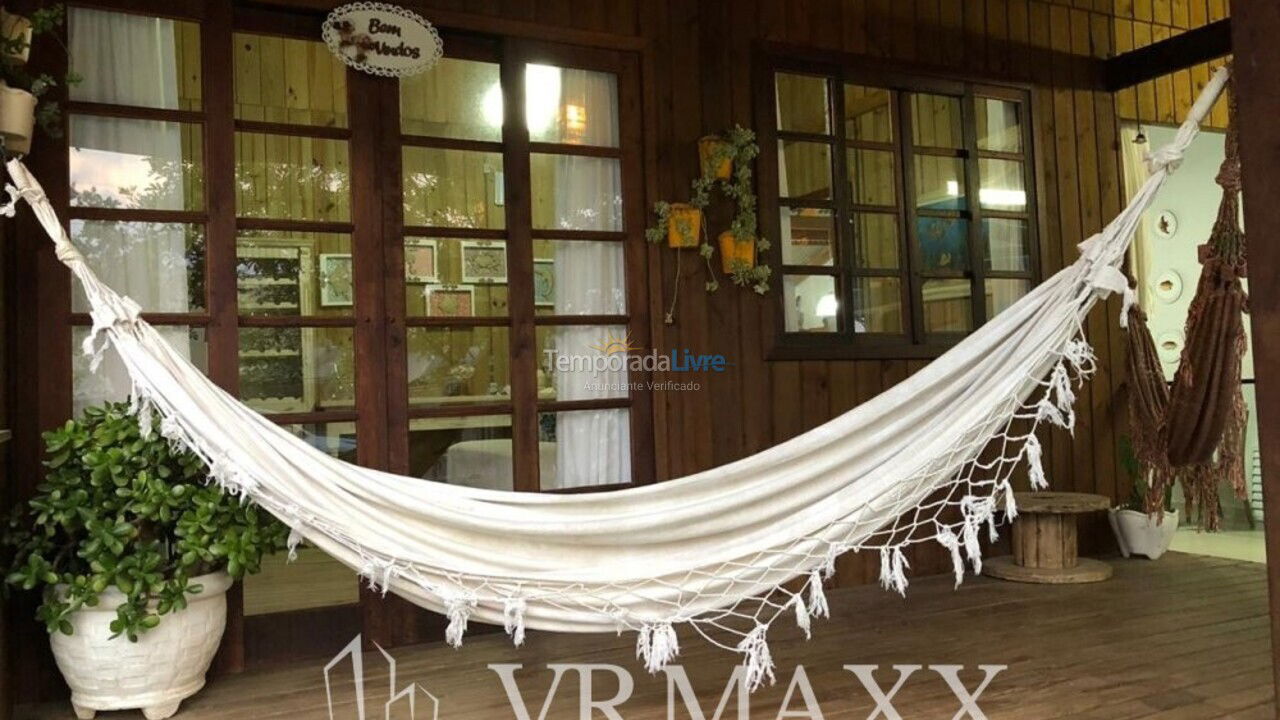 Casa para aluguel de temporada em Bombinhas (Praia de Zimbros)