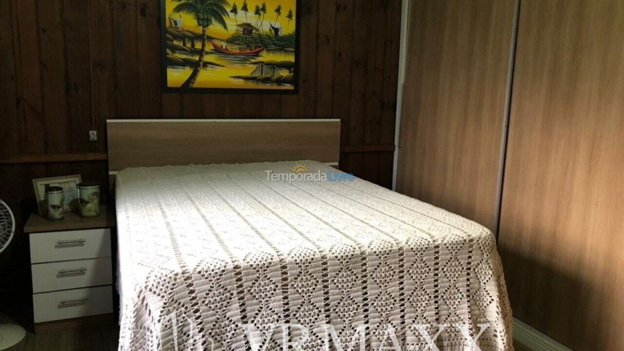 Casa para aluguel de temporada em Bombinhas (Praia de Zimbros)