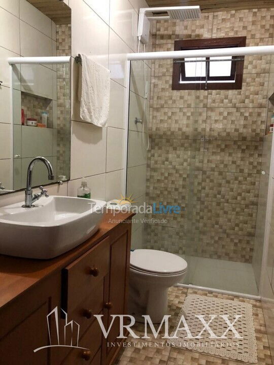 Casa para aluguel de temporada em Bombinhas (Praia de Zimbros)