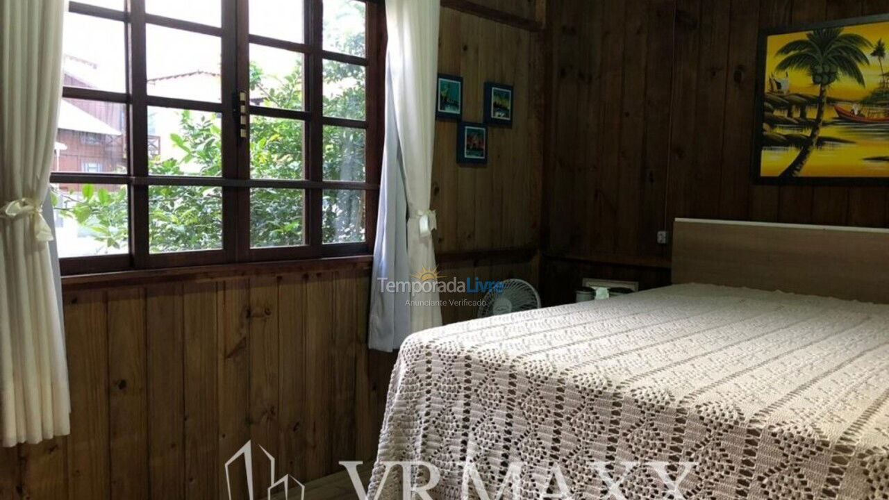 Casa para aluguel de temporada em Bombinhas (Praia de Zimbros)
