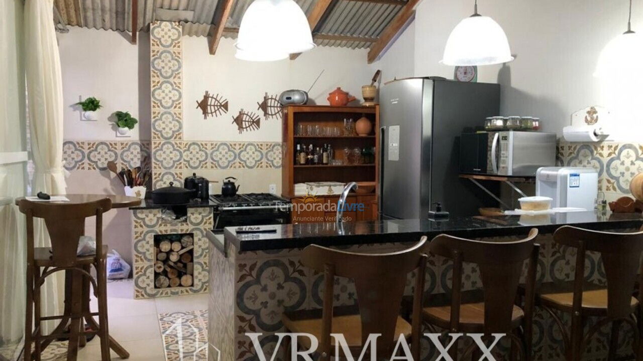 Casa para aluguel de temporada em Bombinhas (Praia de Zimbros)