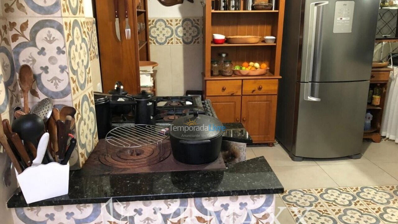 Casa para aluguel de temporada em Bombinhas (Praia de Zimbros)