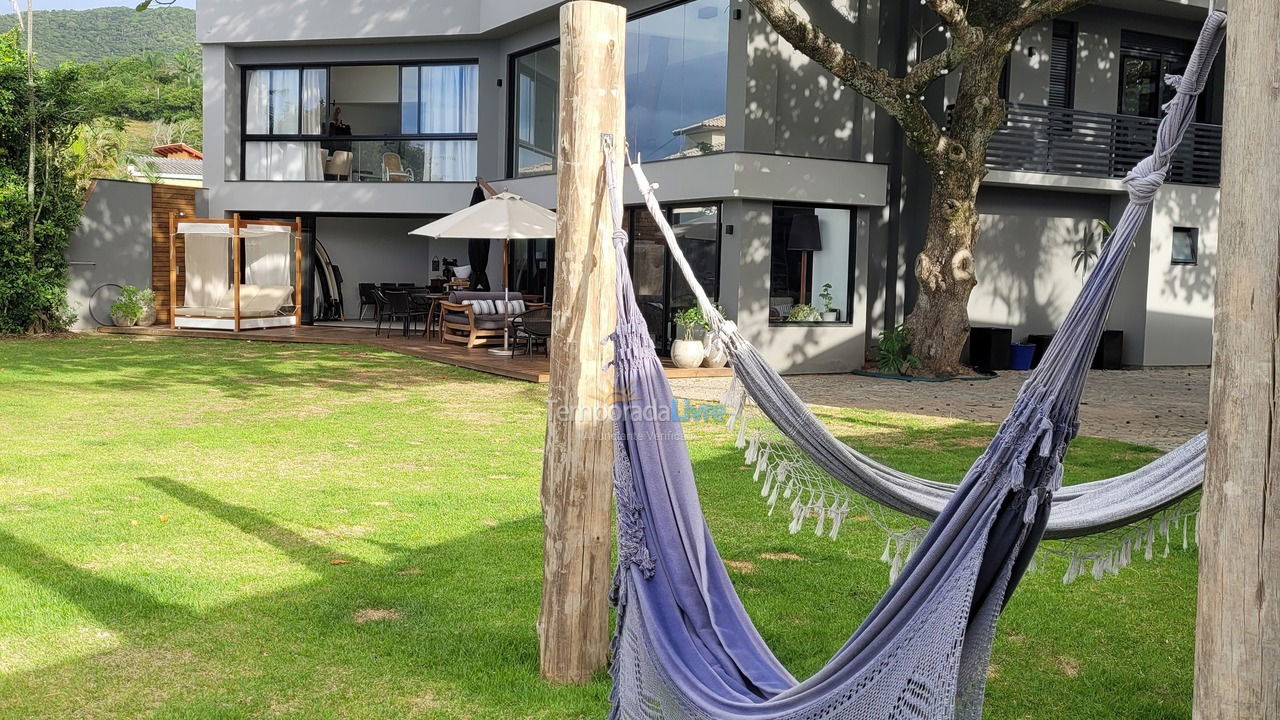 Casa para aluguel de temporada em Florianópolis (Praia da Armação)