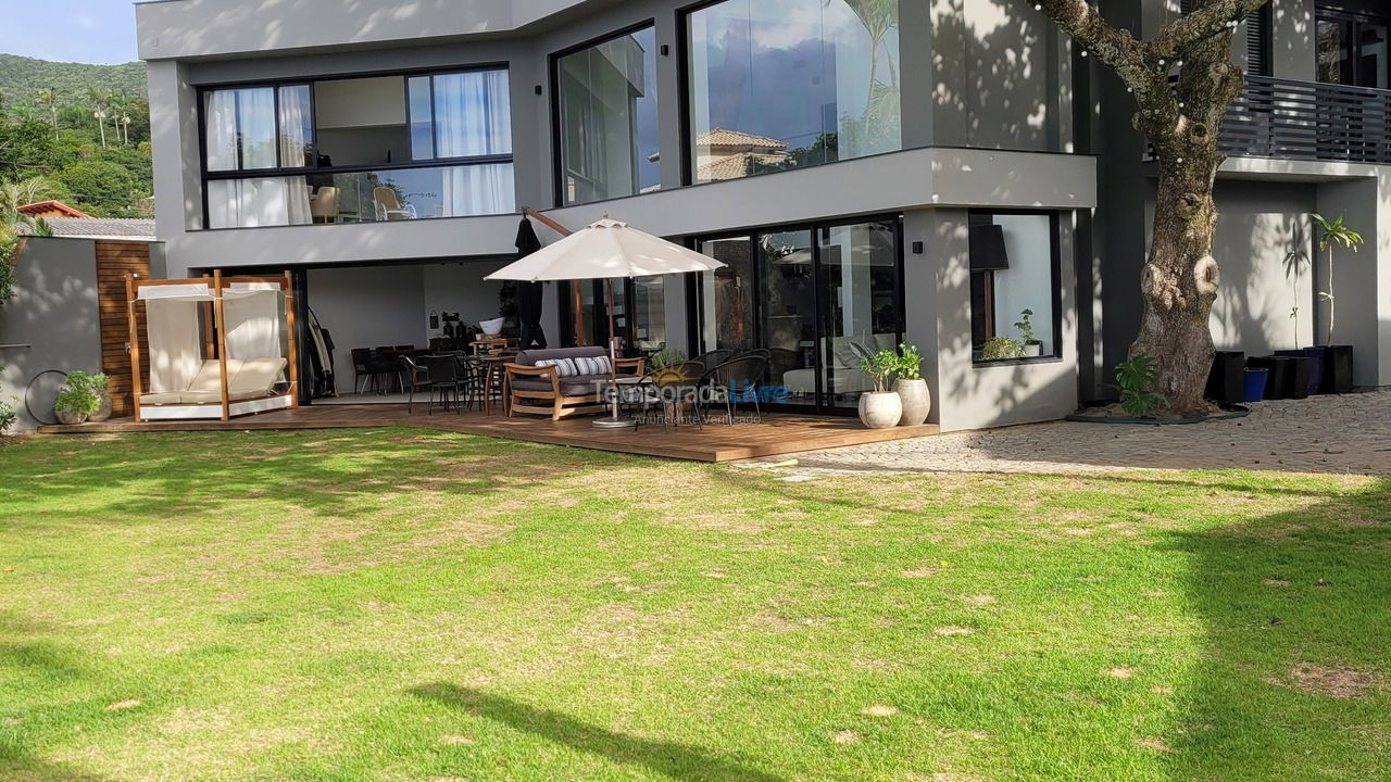 Casa para aluguel de temporada em Florianópolis (Praia da Armação)