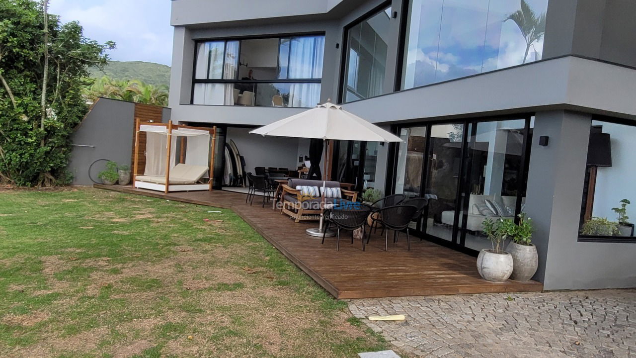 Casa para aluguel de temporada em Florianópolis (Praia da Armação)