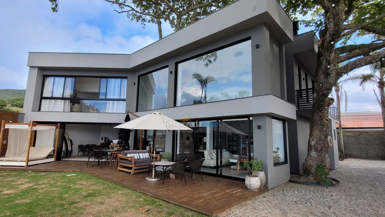Casa para aluguel de temporada em Florianópolis (Praia da Armação)