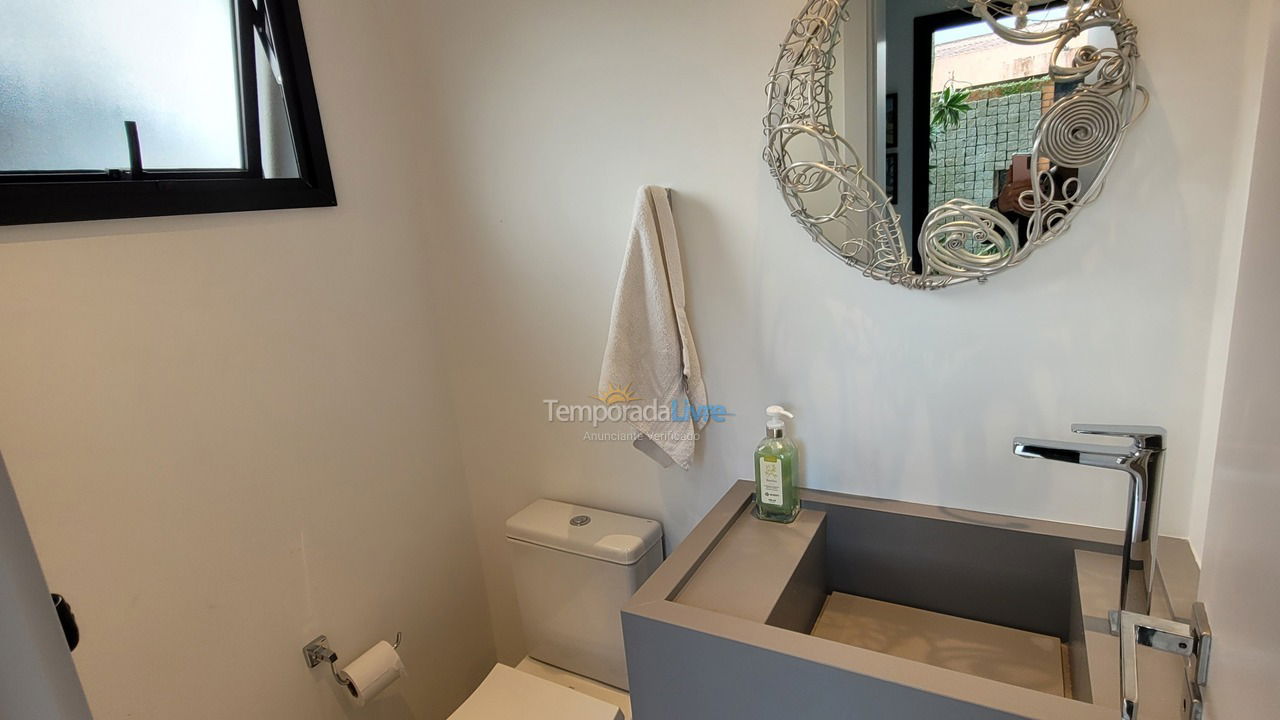 Casa para aluguel de temporada em Florianópolis (Praia da Armação)