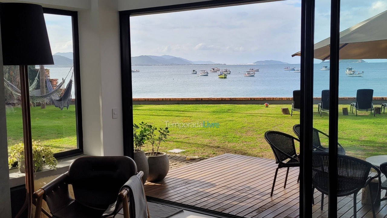 Casa para aluguel de temporada em Florianópolis (Praia da Armação)