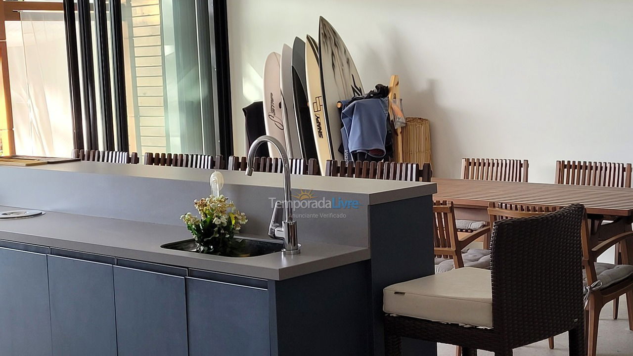 Casa para aluguel de temporada em Florianópolis (Praia da Armação)