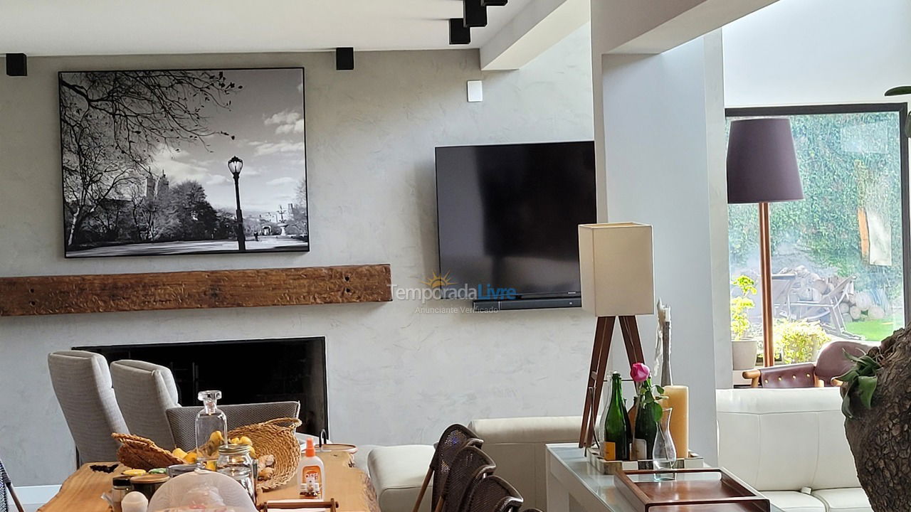 Casa para aluguel de temporada em Florianópolis (Praia da Armação)