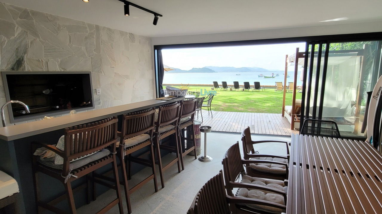Casa para aluguel de temporada em Florianópolis (Praia da Armação)