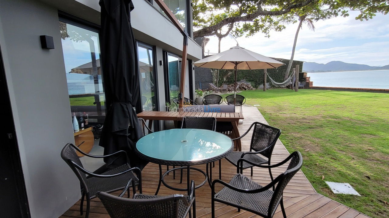 Casa para aluguel de temporada em Florianópolis (Praia da Armação)