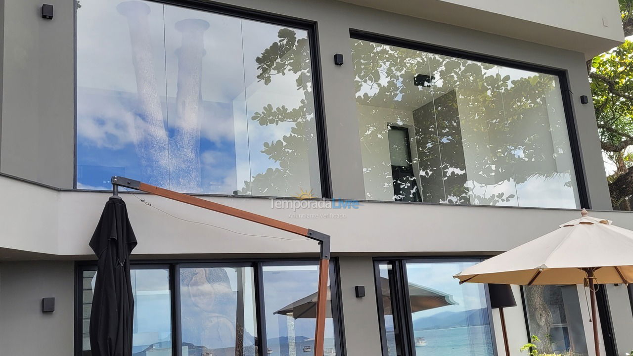 Casa para aluguel de temporada em Florianópolis (Praia da Armação)