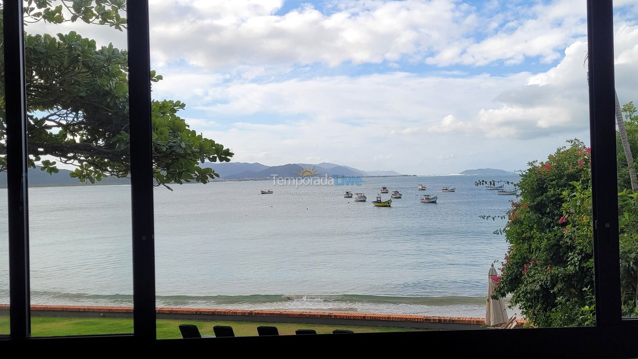 Casa para aluguel de temporada em Florianópolis (Praia da Armação)
