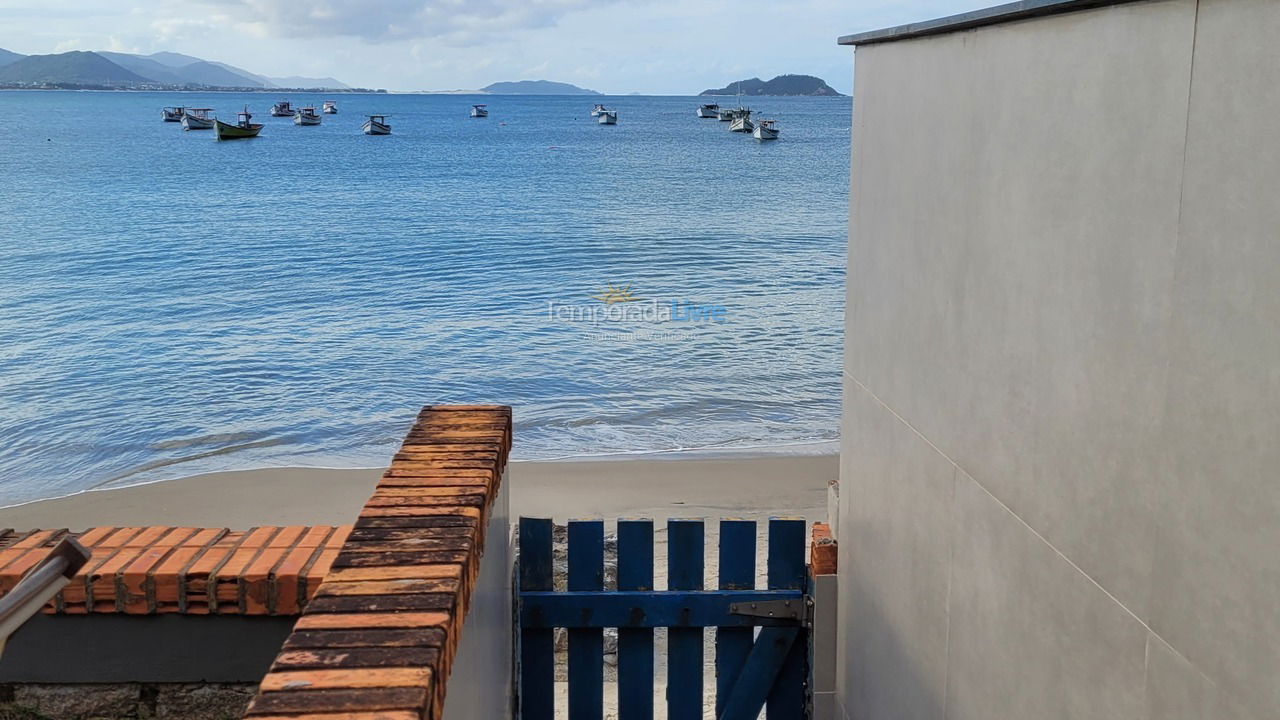 Casa para aluguel de temporada em Florianópolis (Praia da Armação)