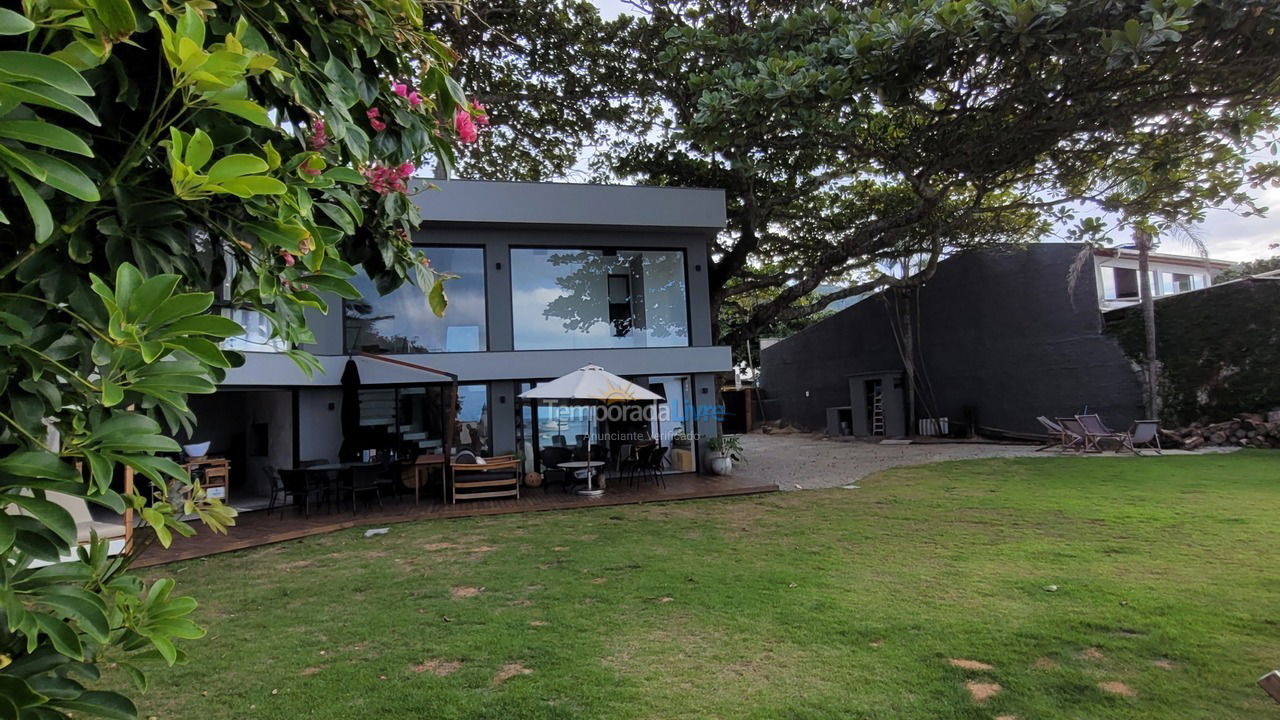 Casa para aluguel de temporada em Florianópolis (Praia da Armação)
