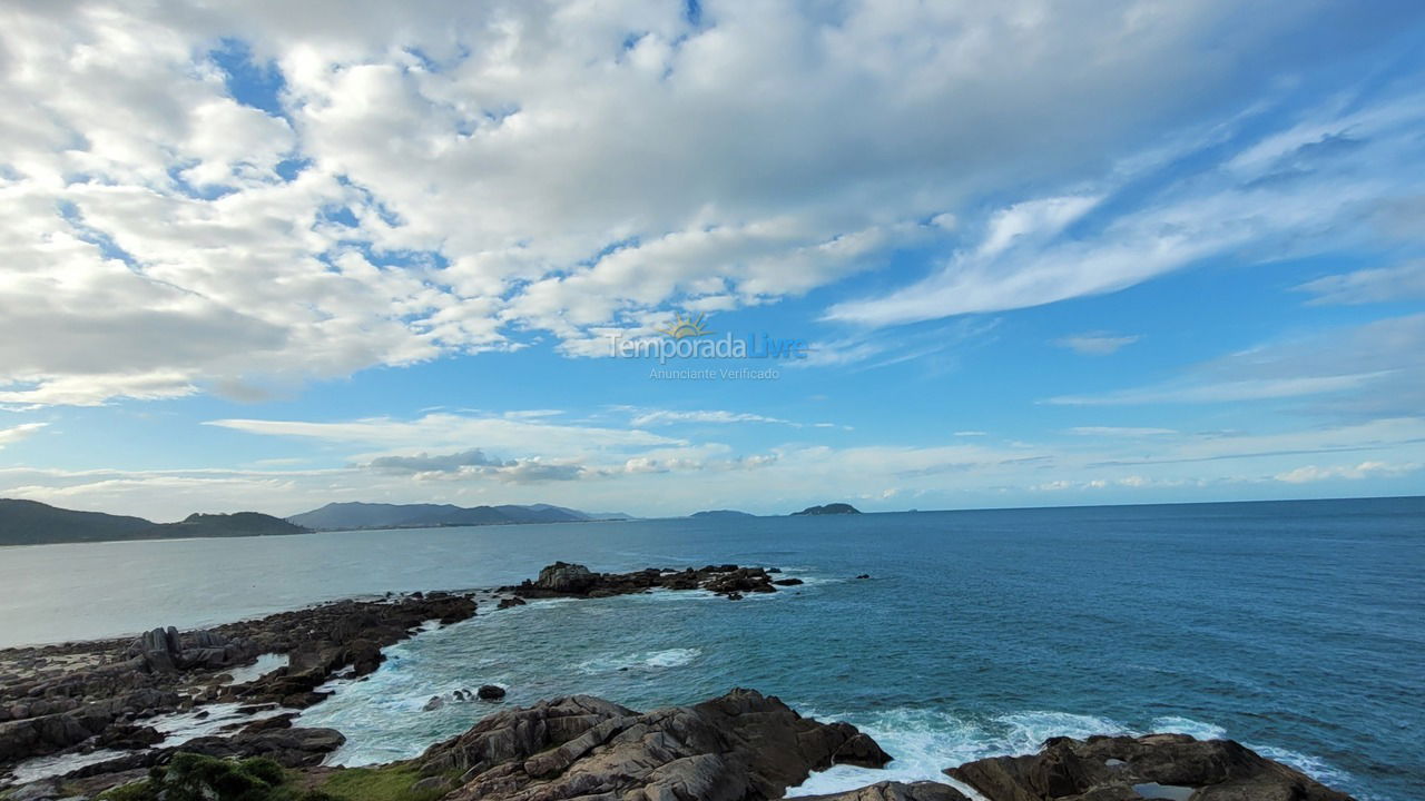 Casa para aluguel de temporada em Florianópolis (Praia da Armação)
