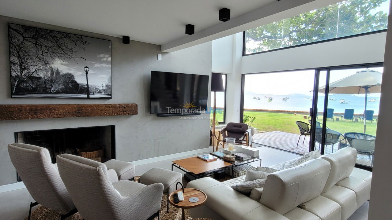 Casa para aluguel de temporada em Florianópolis (Praia da Armação)