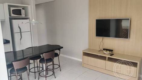 1 bedroom apartment half a block from the beach SEASONAL.